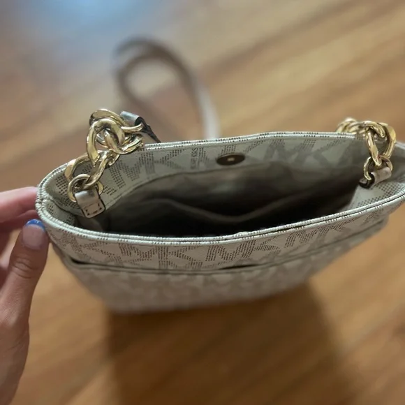 Michael Kors Travel Large Messenger Crossbody Bag Light Cream Multi - Picture 2 of 5